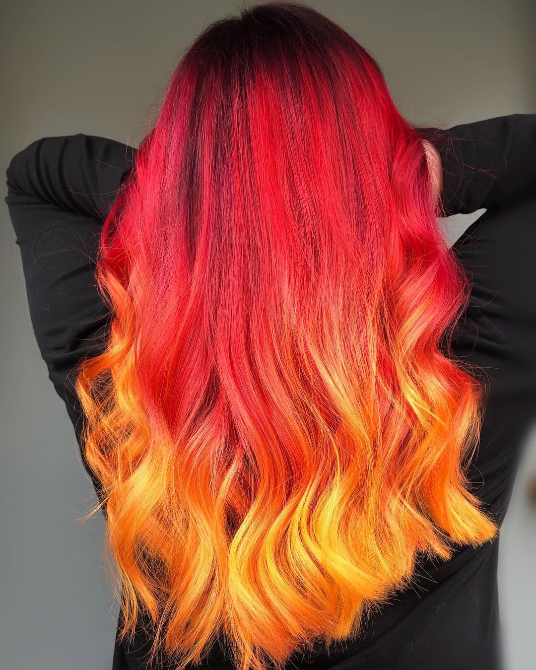 fuego intenso ombre ondas suaves