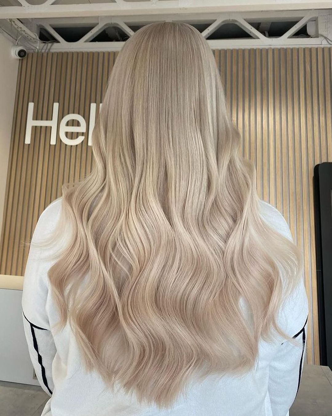 light cashmere blonde soft waves