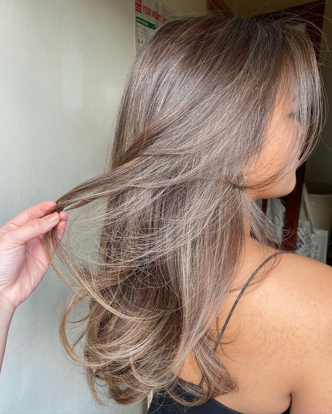 bronde moussue avec des couches plumeuses