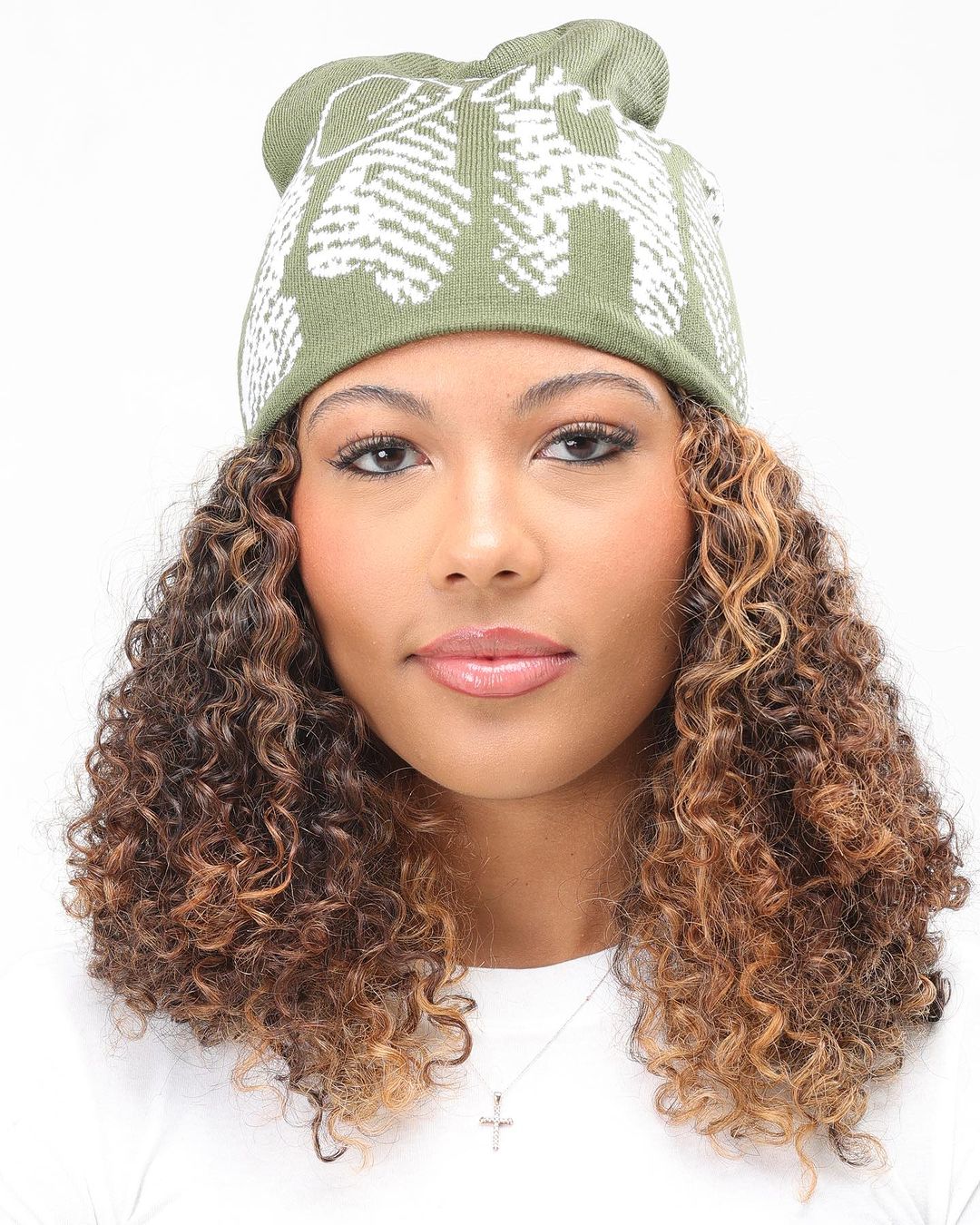 natural curls beanie hairstyle