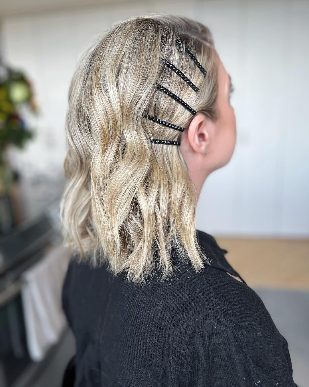 estilo curto com ganchos de cabelo giros