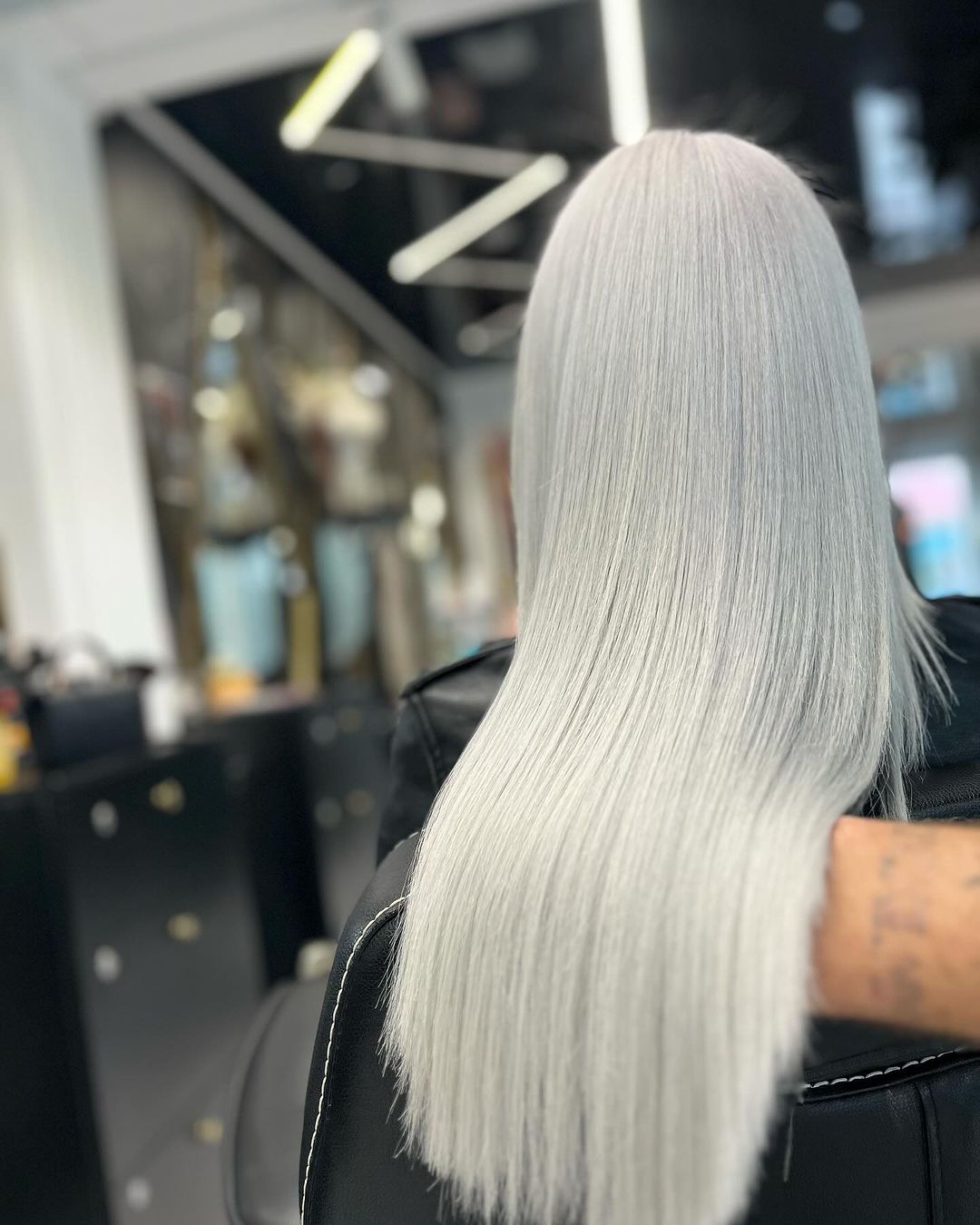 pelo blanco plateado