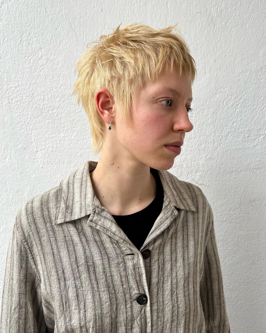 piekerige pixie cut met lange bakkebaarden