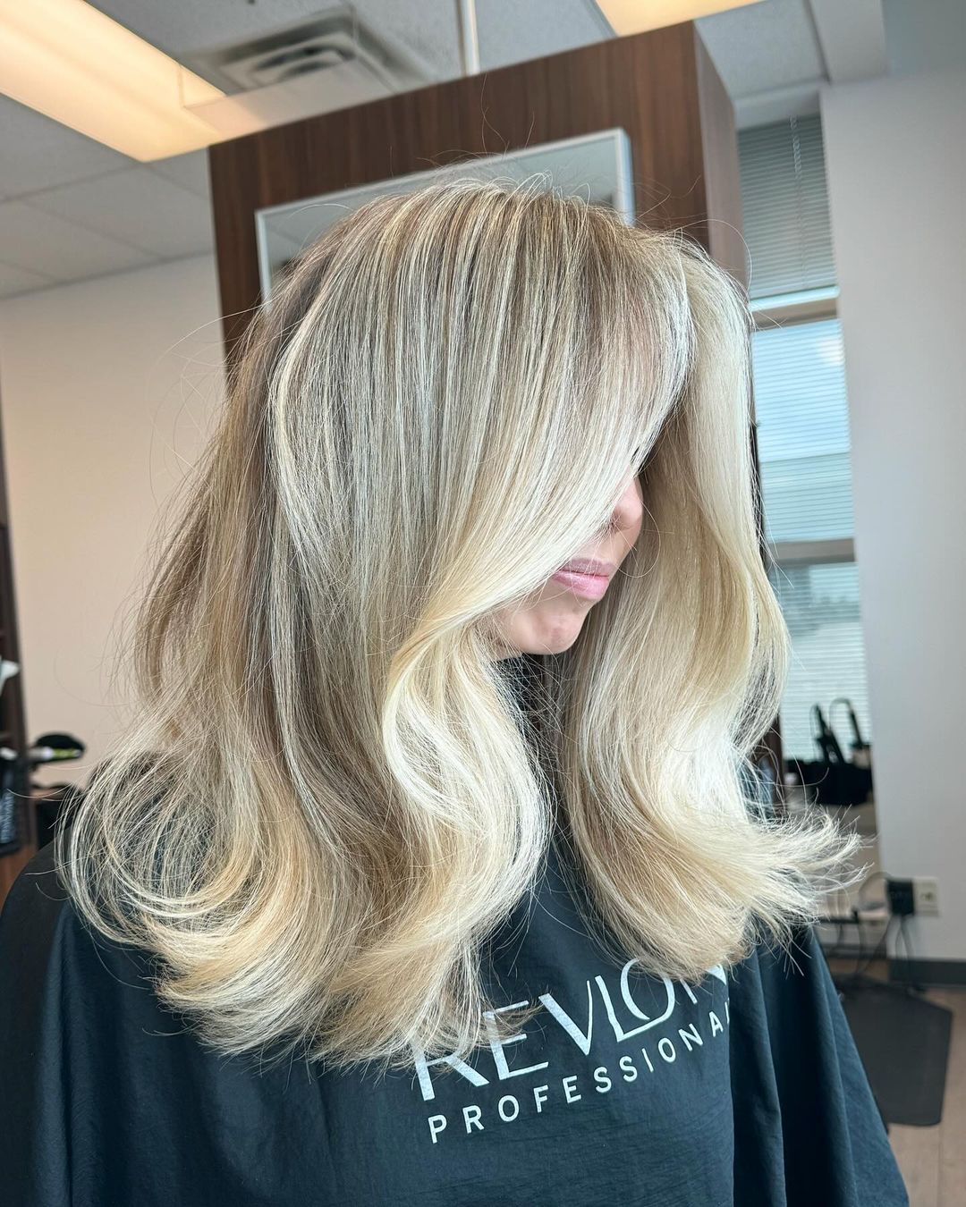 voluminous blonde blowout