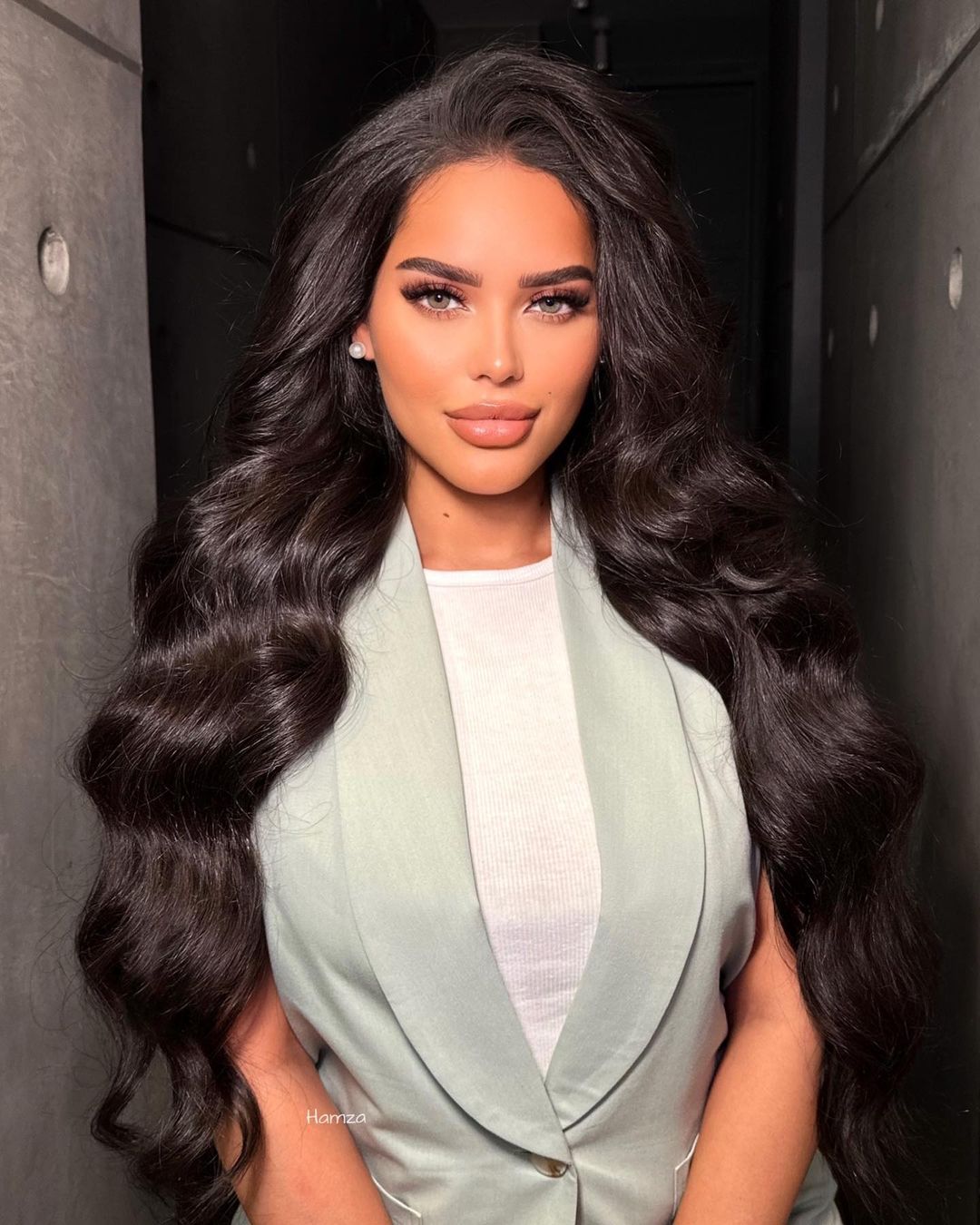 voluminous glam waves