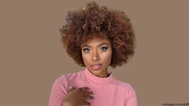 10 fantastische haarkleuren voor donkere huid die deze winter trendy zijn