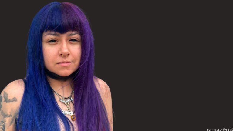 10 idées de coiffures bleues et violettes qui vous feront craquer