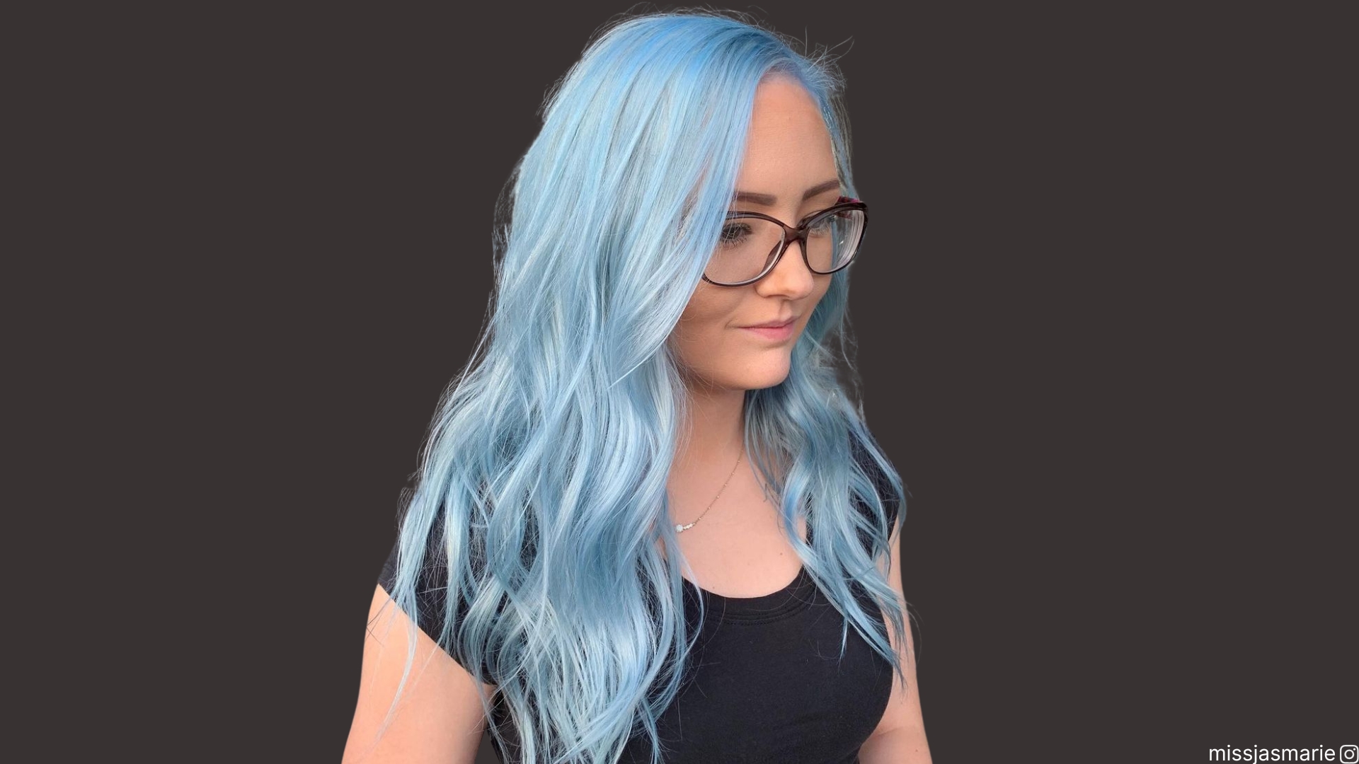 10 idées de couleurs de cheveux bleu pastel qui vous donneront envie d'un nouveau look