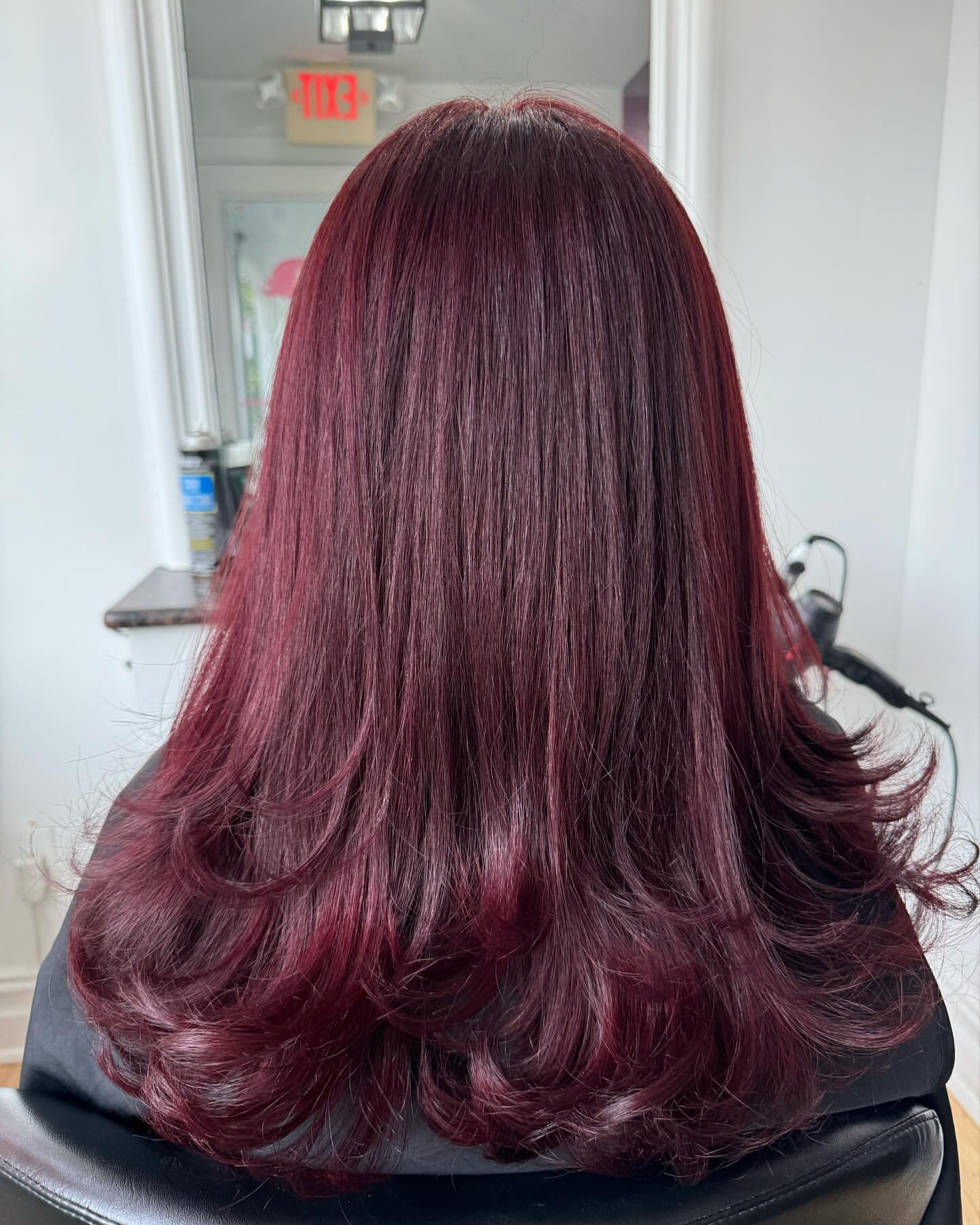 cheveux cerise bordeaux