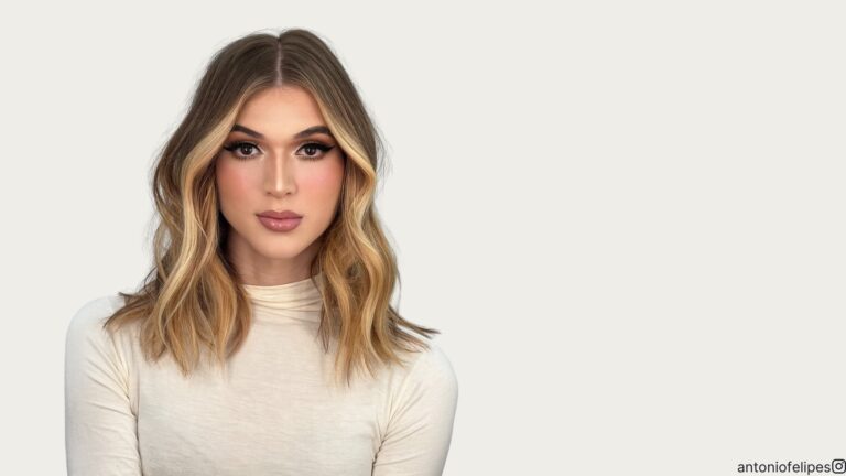 cabelo com aplique de dinheiro