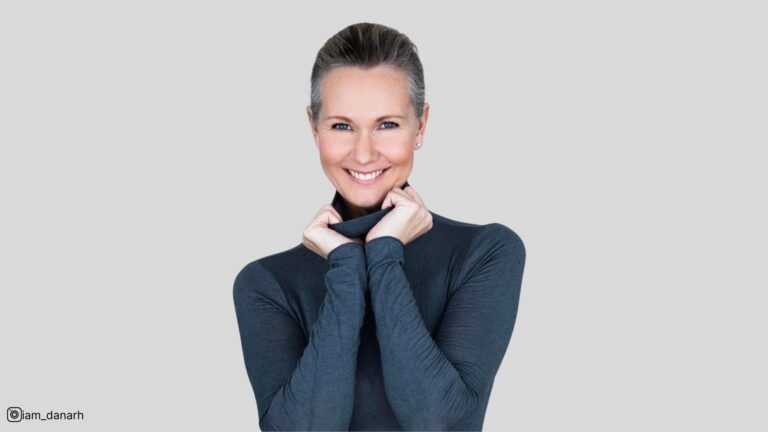 13 Updos élégants et sans effort pour les femmes de plus de 50 ans qui reflètent la confiance et le charme