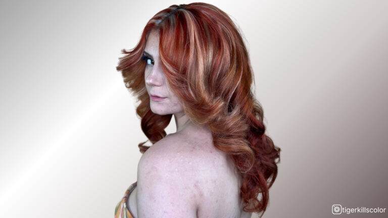 Cabelo vermelho com madeixas