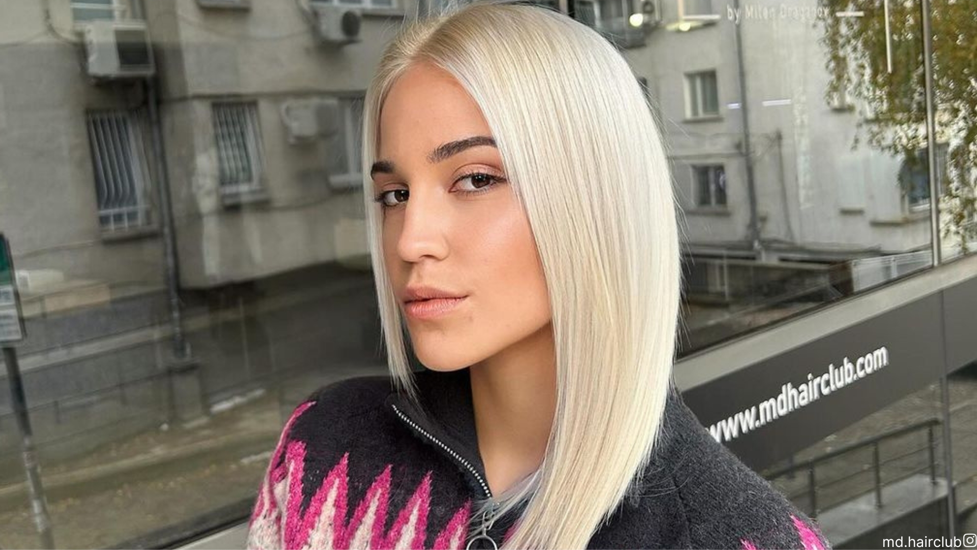 12 idées étonnantes de cheveux blonds blancs que vous aimerez essayer