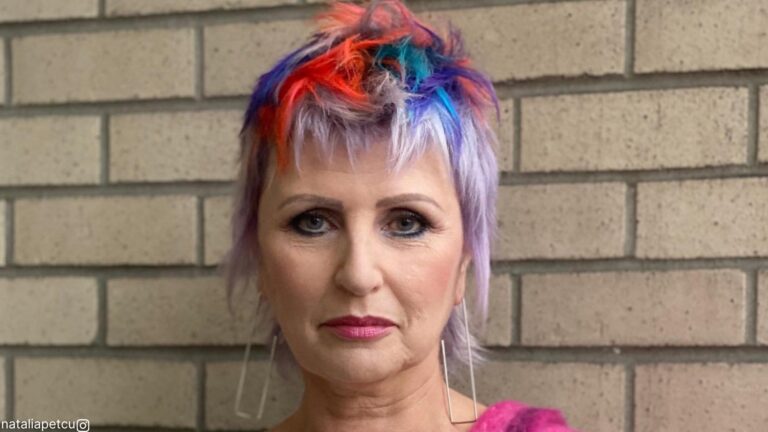 coupes de cheveux courtes et épineuses pour les femmes de plus de 60 ans
