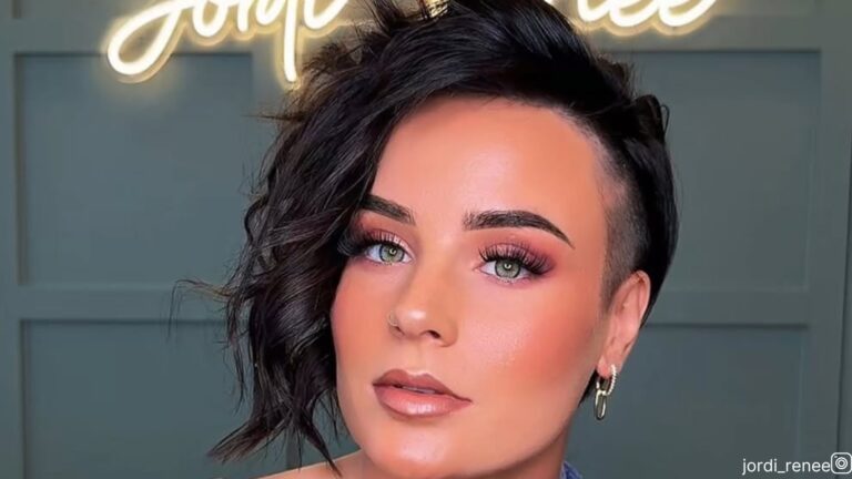 13 idées de cheveux asymétriques qui sont à la mode en ce moment