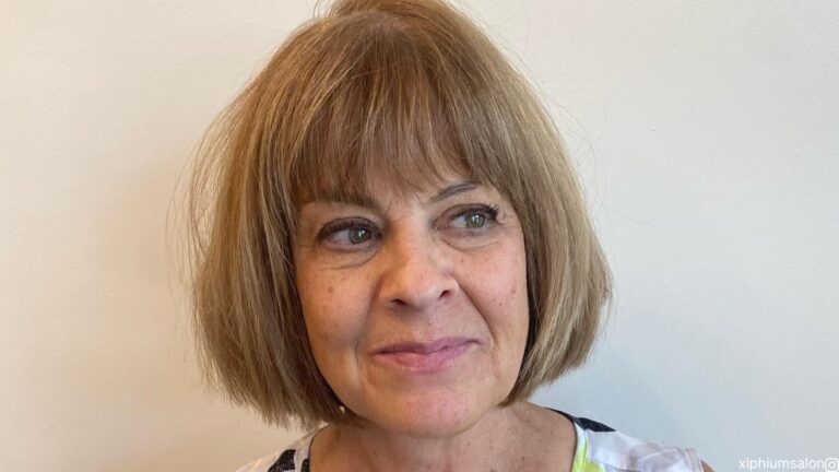 coupes de cheveux au menton pour les femmes de plus de 60 ans