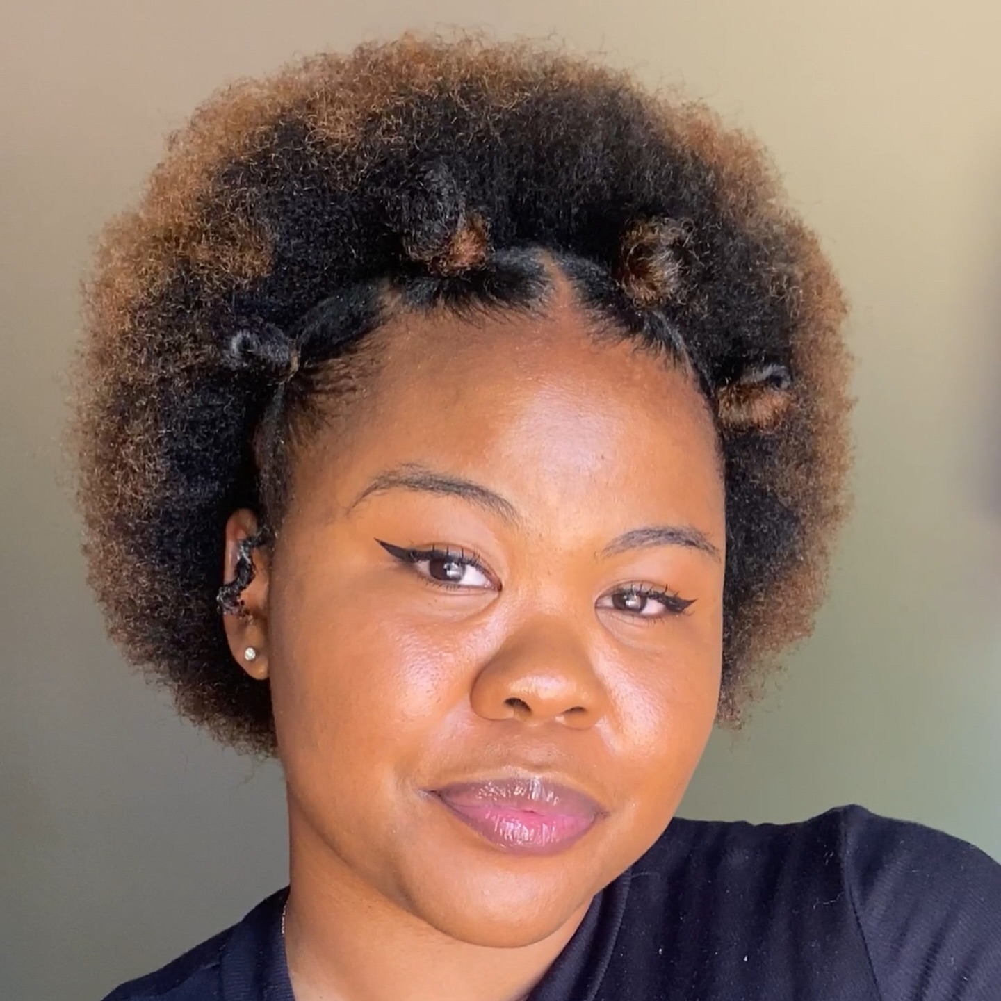 capelli afro corti con nodi bantu