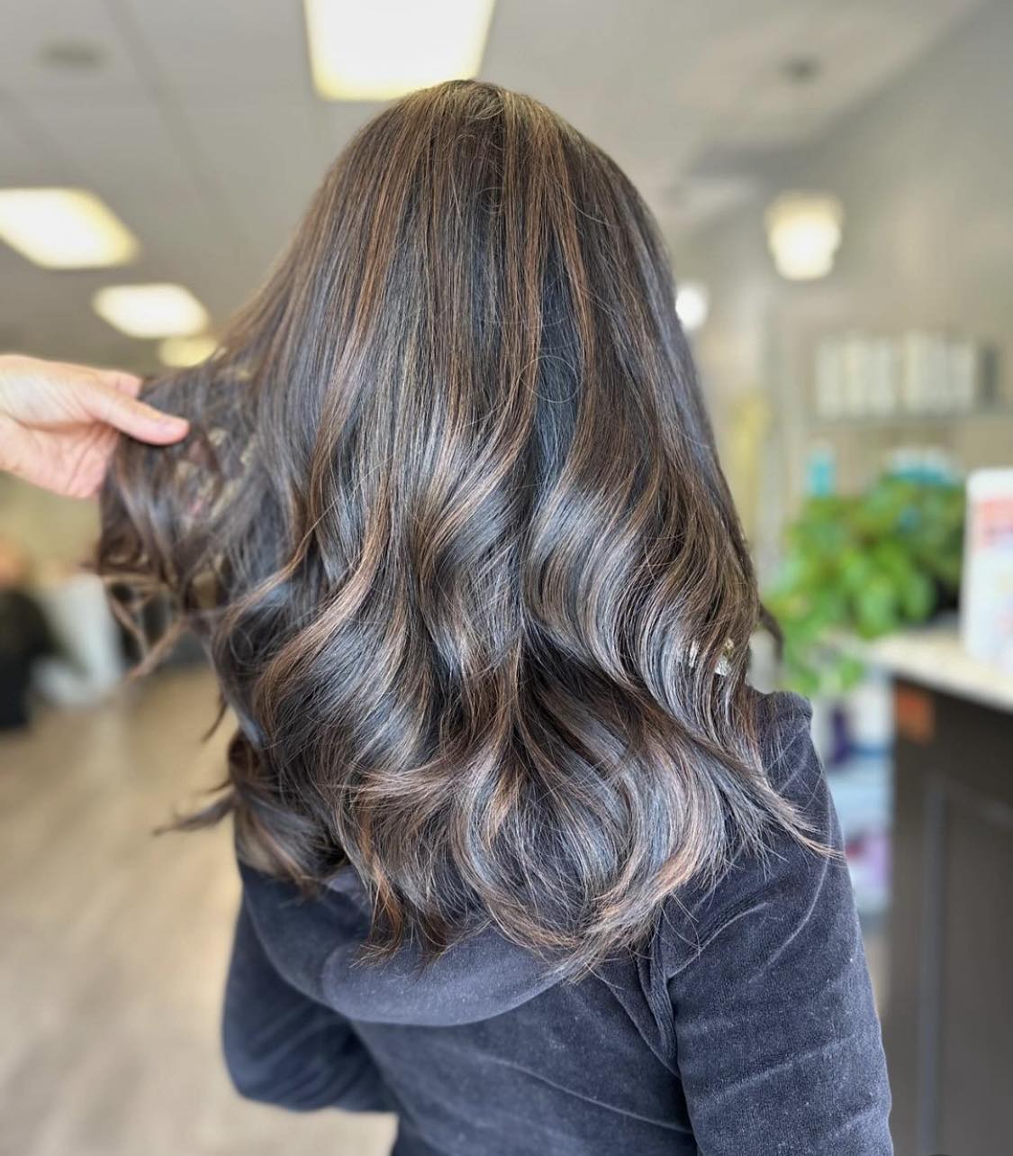 Karamel highlights op zwart haar