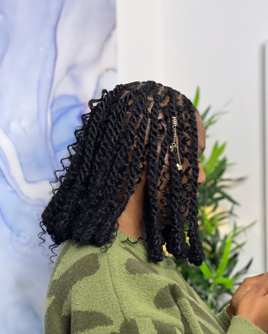 faux locs accessoirisés