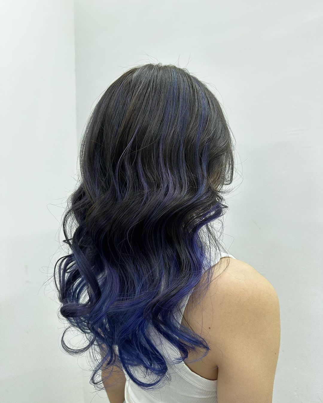 Balayage capelli blu notte