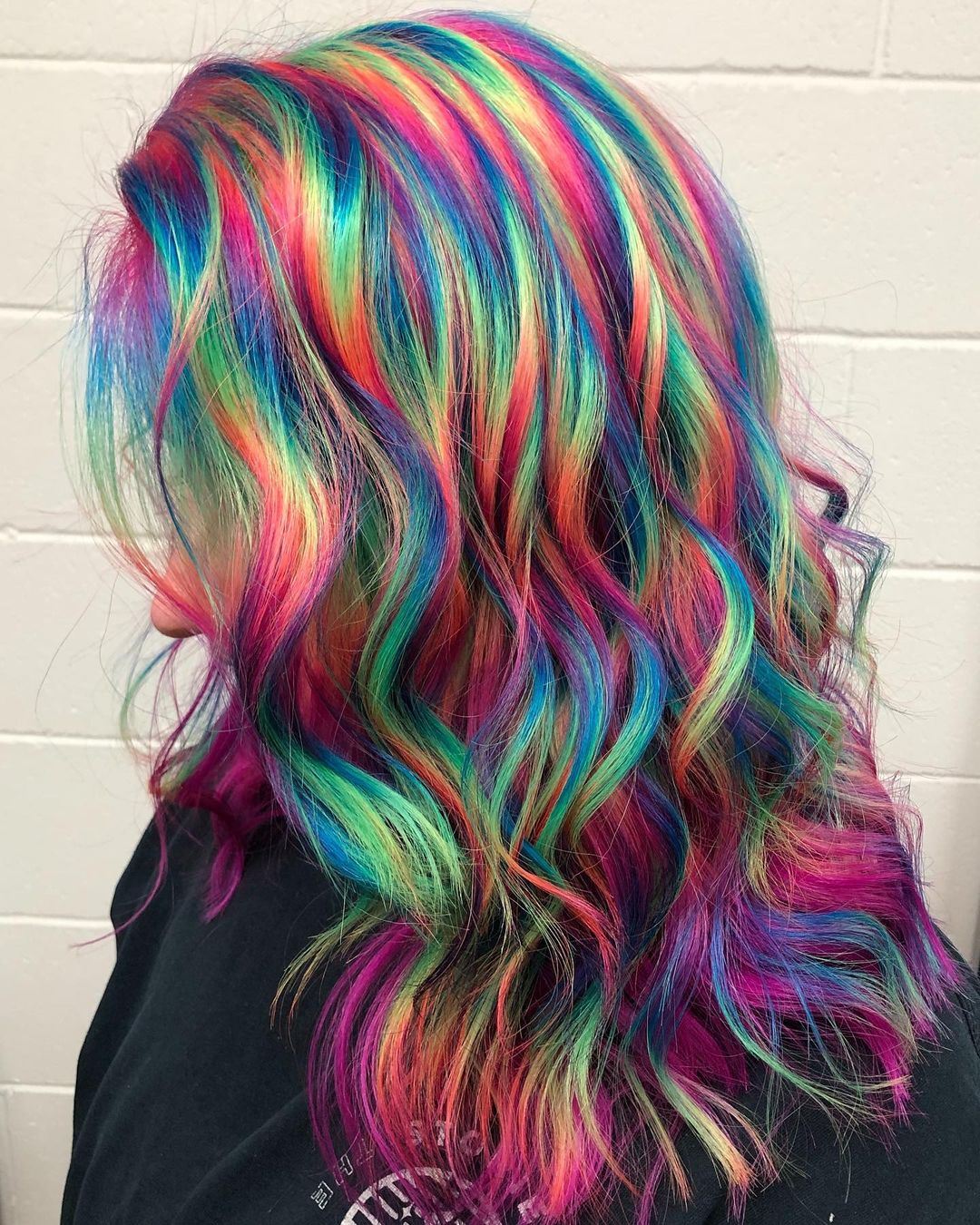 Cheveux holographiques audacieux