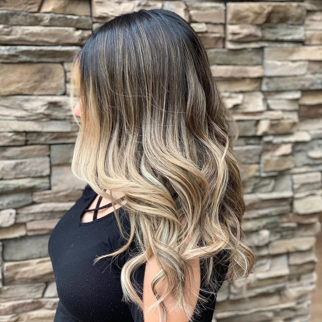 balayage blond audacieusement défini