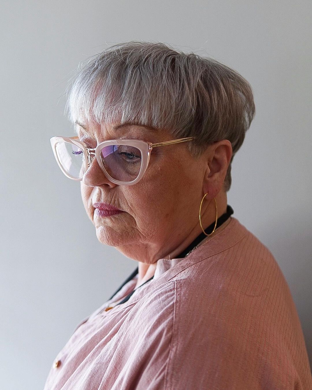 Coupe de cheveux Bowl pour les femmes de grande taille plus âgées