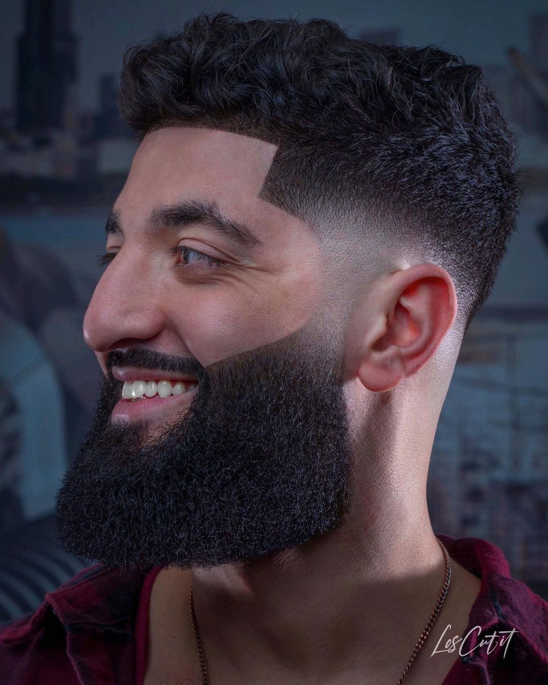 Caesar Mid Fade pour cheveux bouclés et barbe 