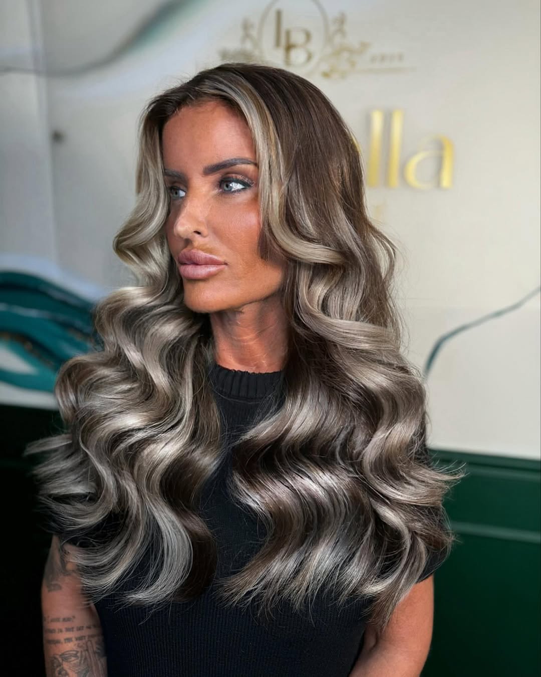 Balayage brun chocolat avec une pièce d'argent