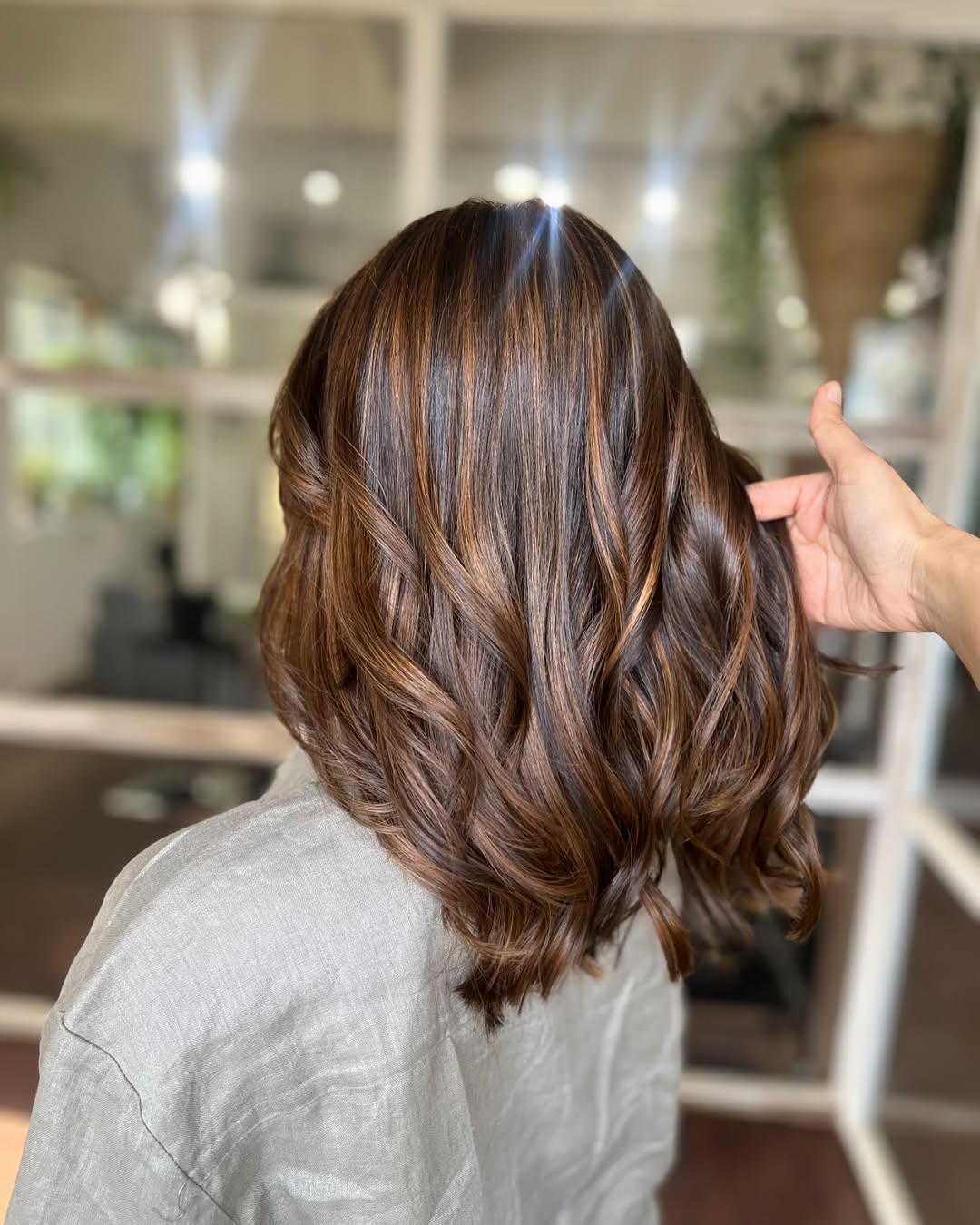 Balayage brun chocolat avec rubans d'or