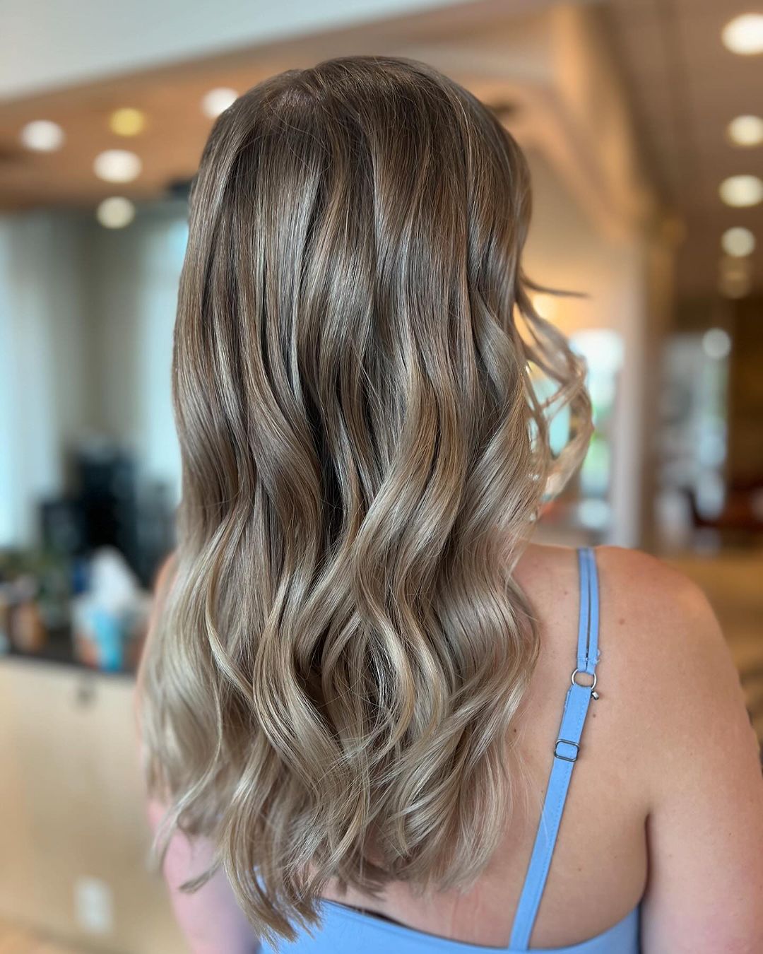 balayage rubio hielo frío