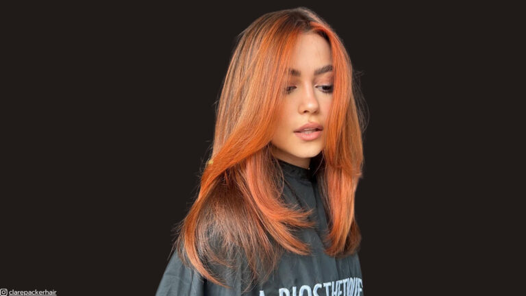 cabello cobrizo con raíces oscuras