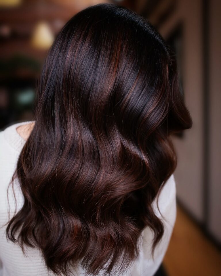 11 Easy-On-The-Eye Dark Brown Hair with Lowlights For A Rich ...