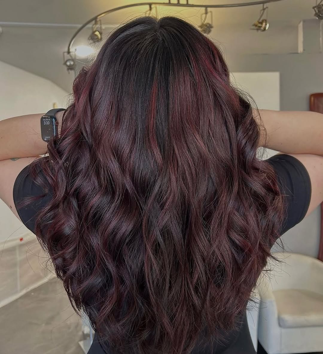 Cheveux en chocolat à la cerise noire