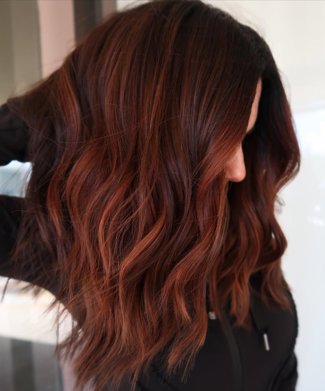 balayage em tons profundos de cobre