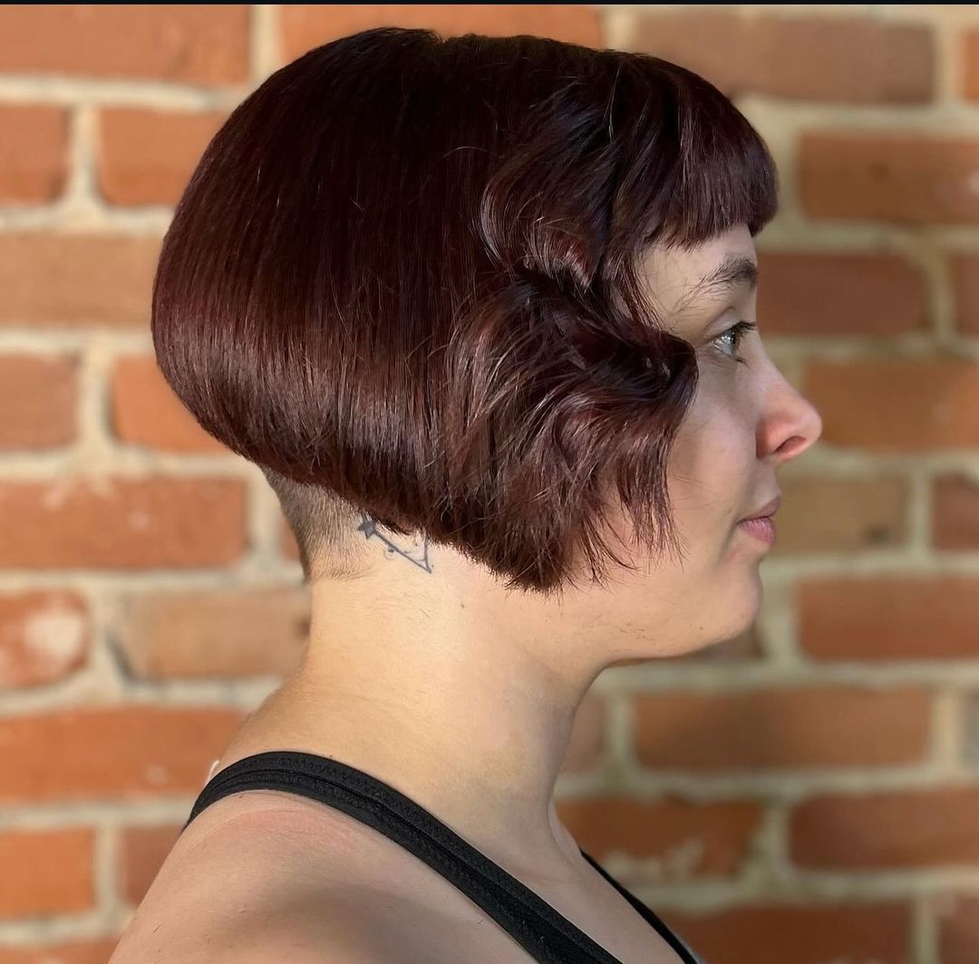 coupe à l'envers edgy undercut bob inversé