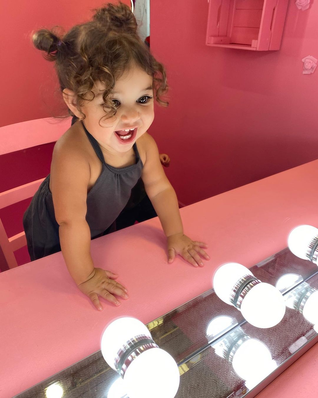 Face-Framing Perky Curls For Mixed Babies
