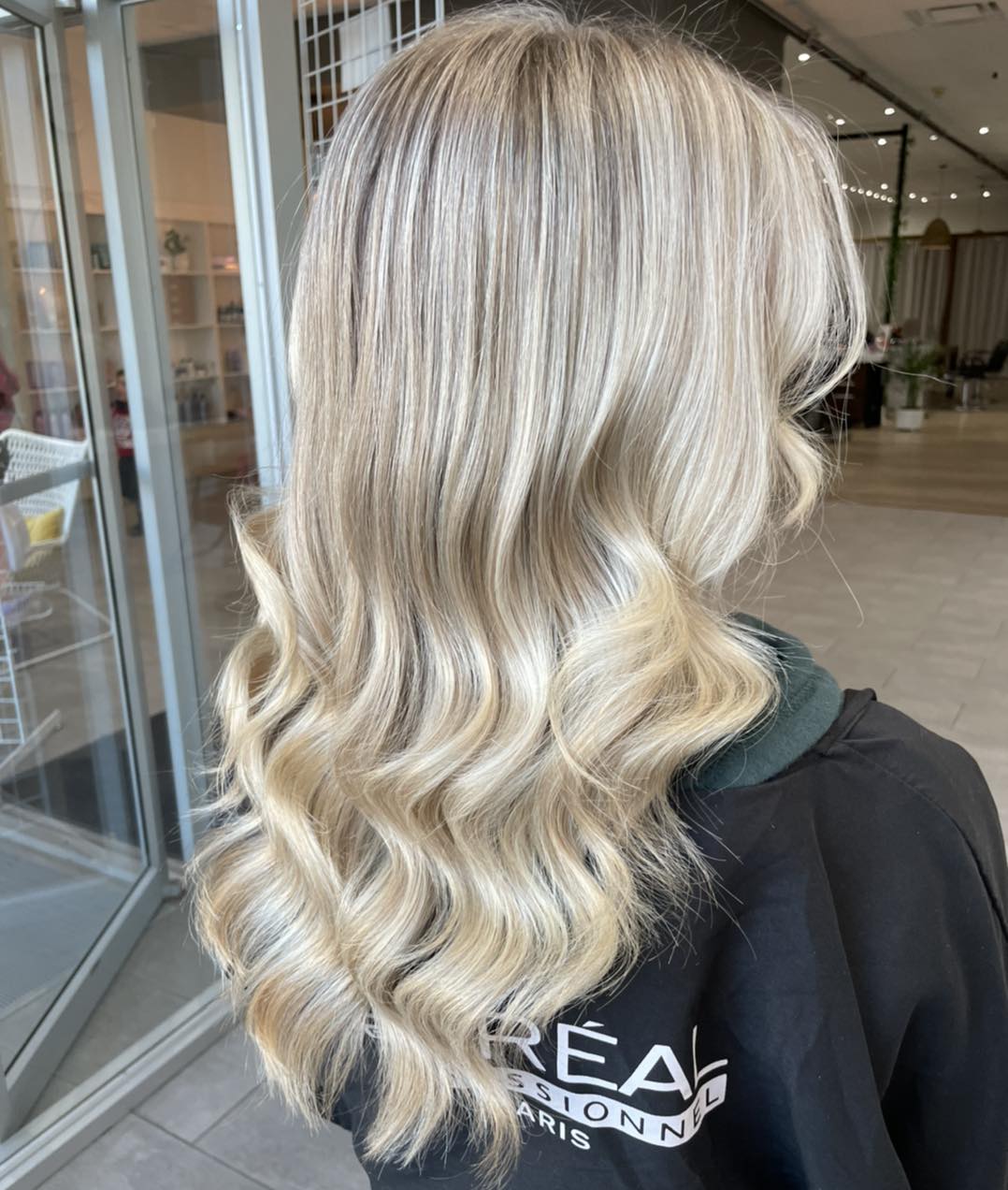 glowy blonde highlights