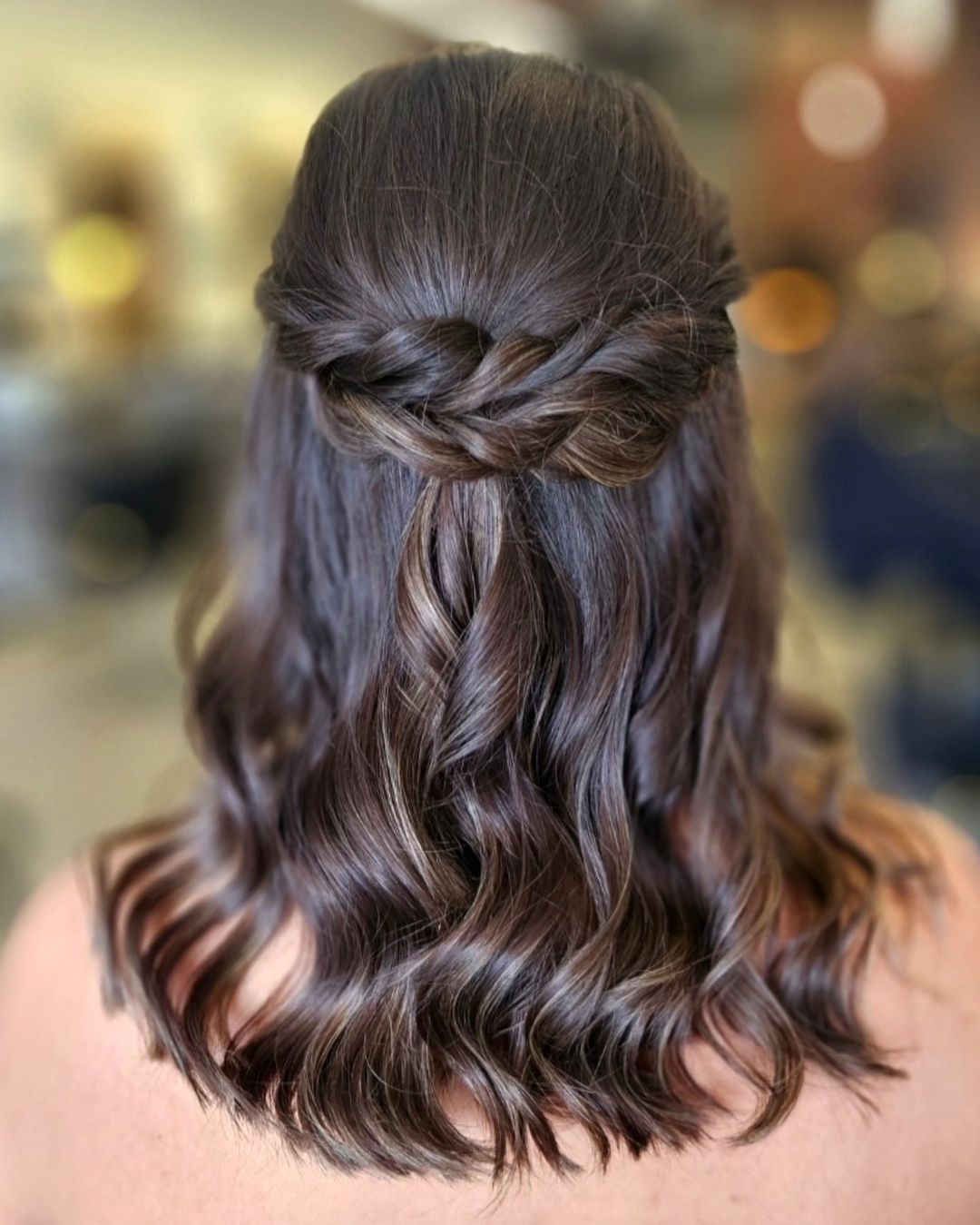 penteado entrançado ao meio