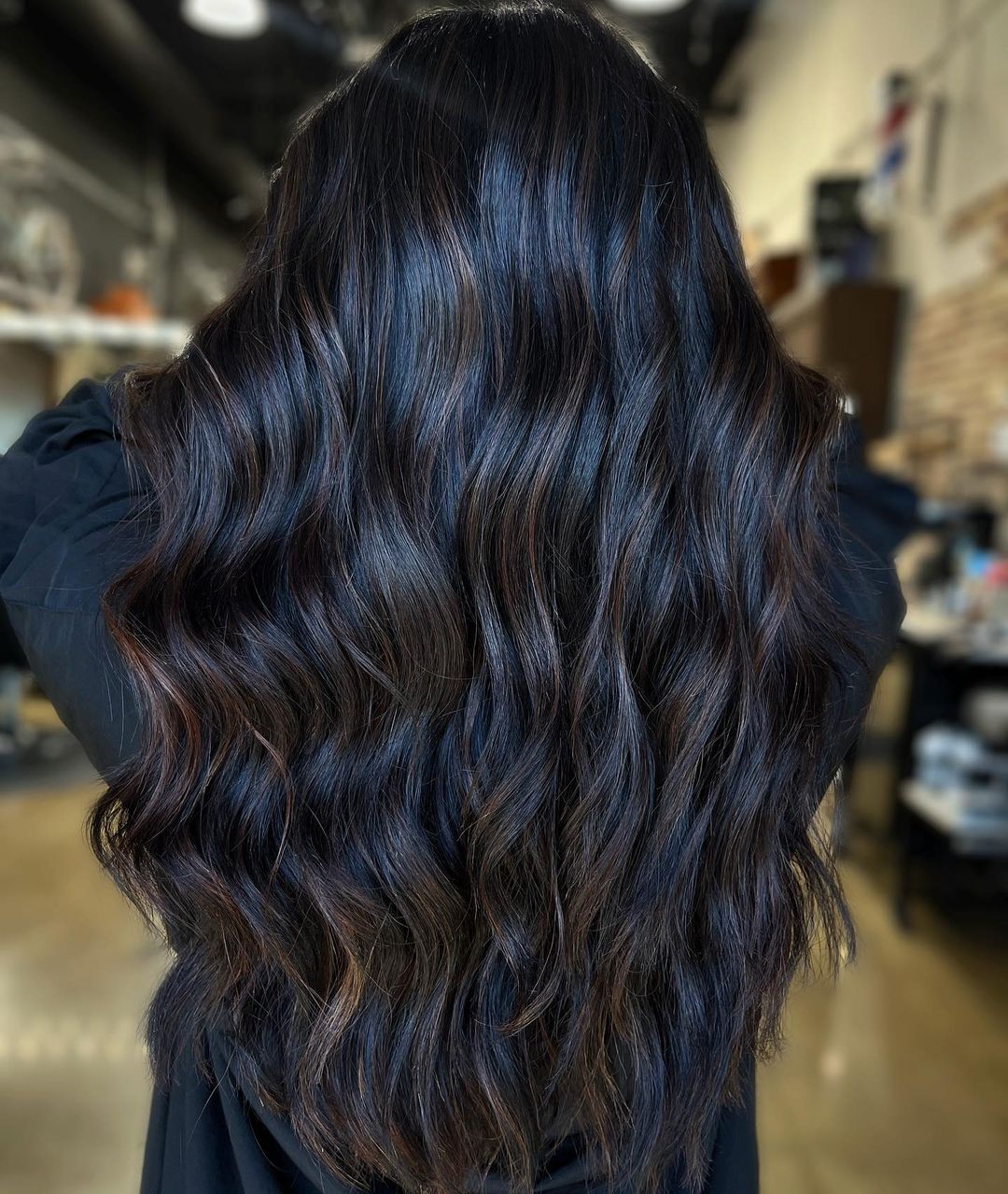 Balayage de miel en el pelo negro