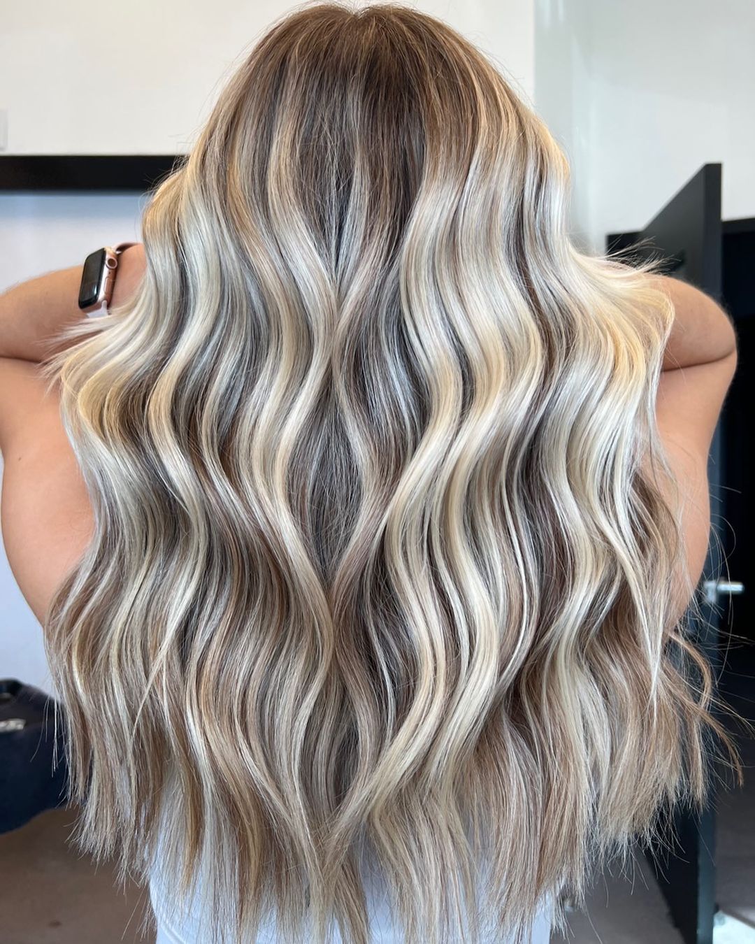 cheveux crémeux blond glacé