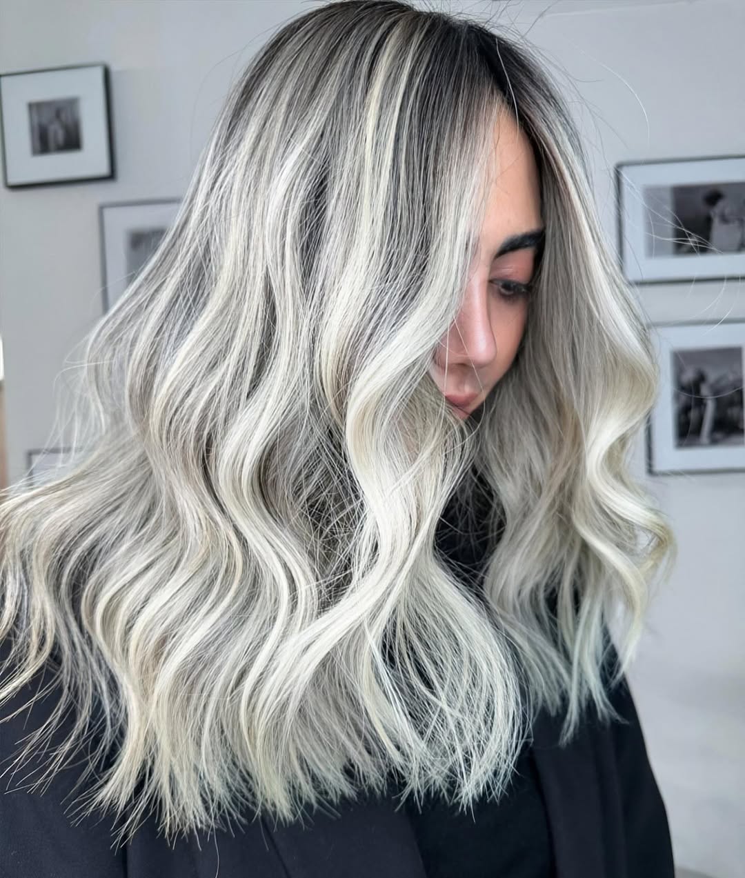 Blond glacé sur cheveux noirs