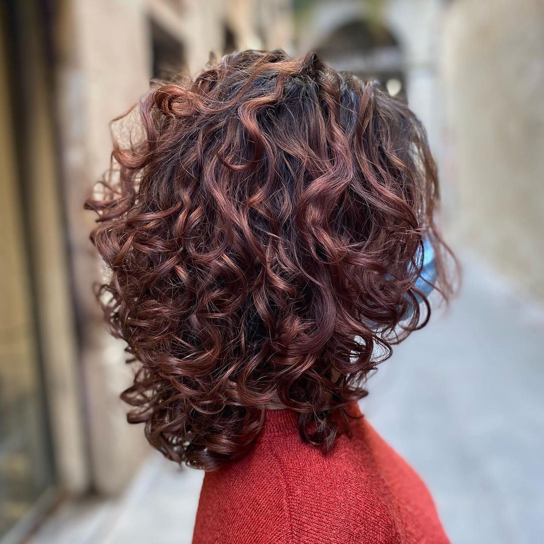 pelo rizado malva balayage