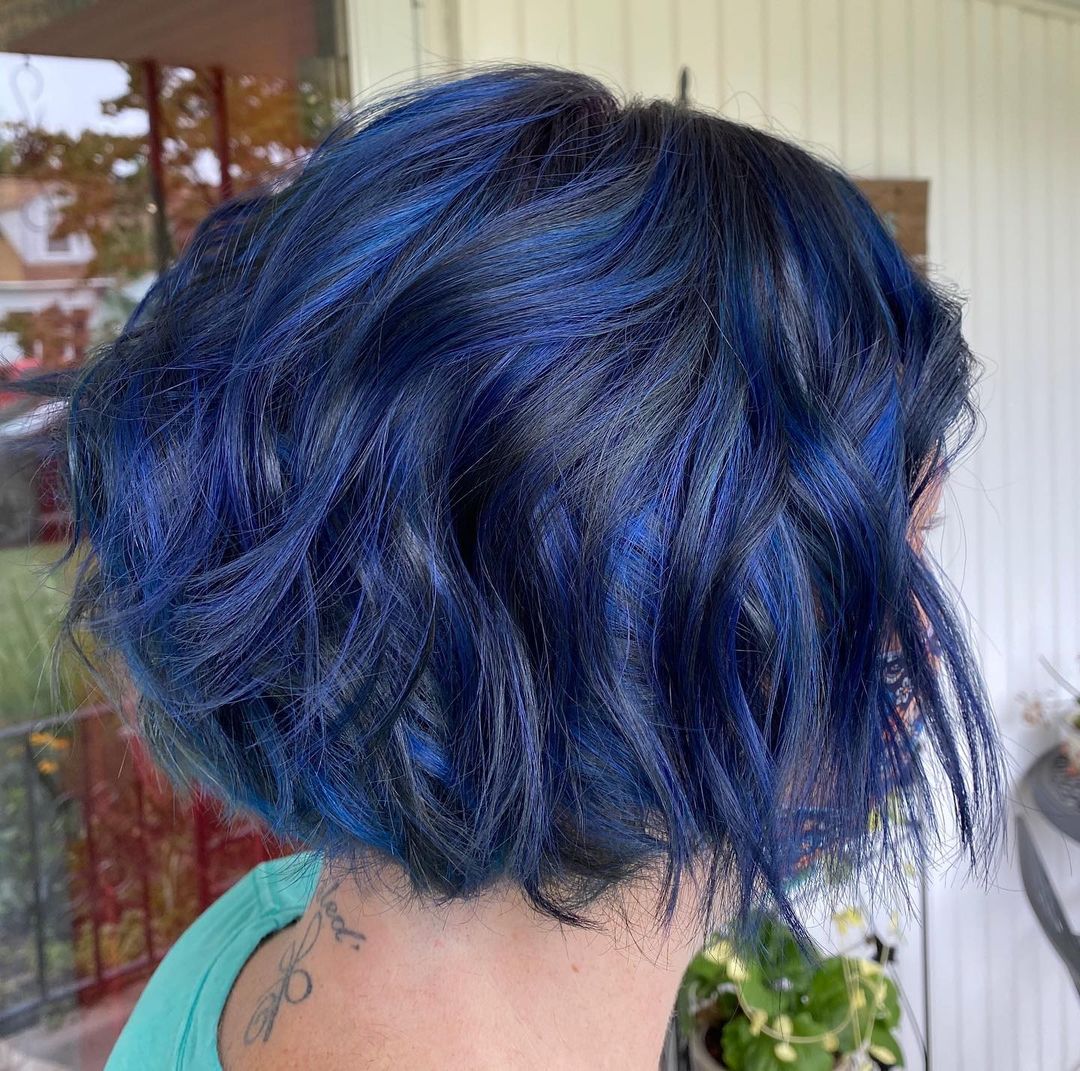 Cabelo azul meia-noite 