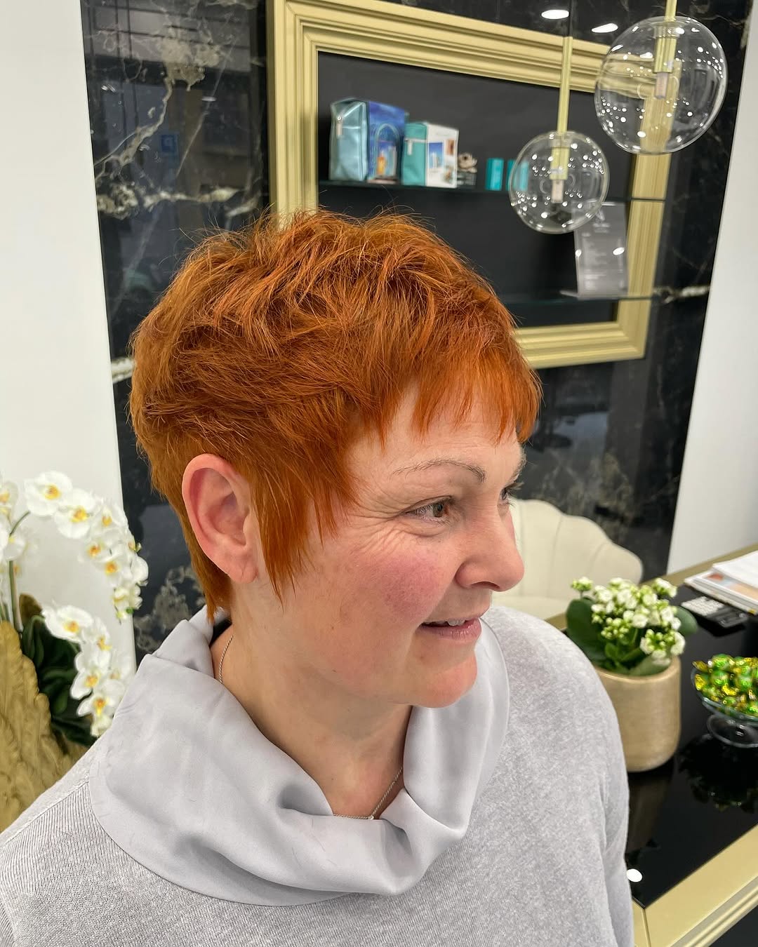 Corte de cabelo Peach Pixie Bob para mulheres com mais de 70 anos