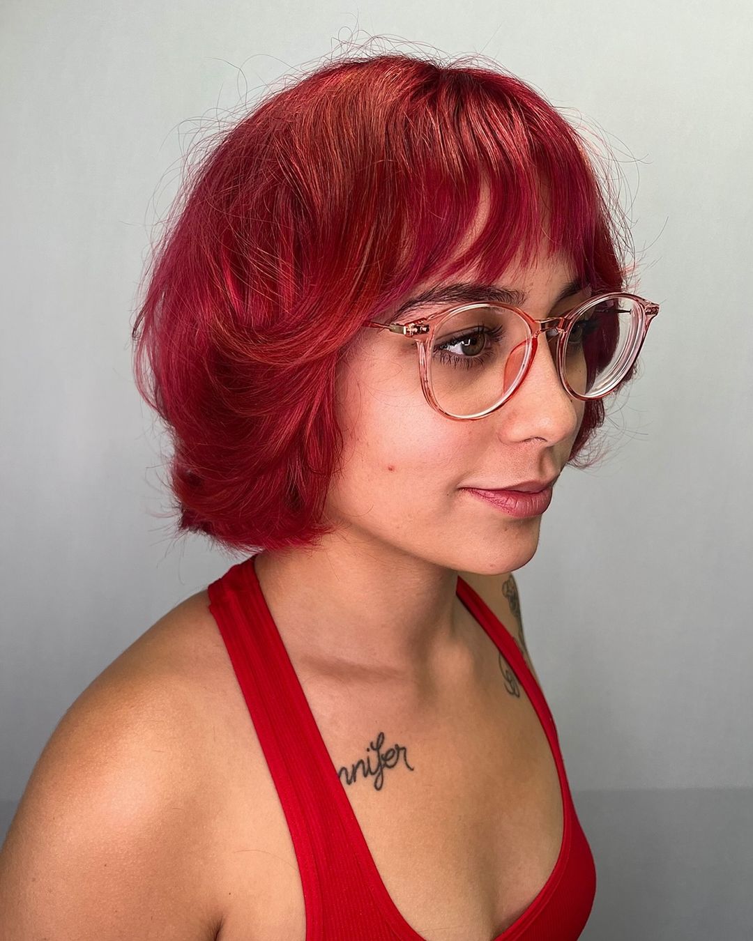 Penteado vermelho com franja