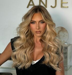 12 Dazzling Victoria’s Secret Hairstyles That Are An Instant Bombshell