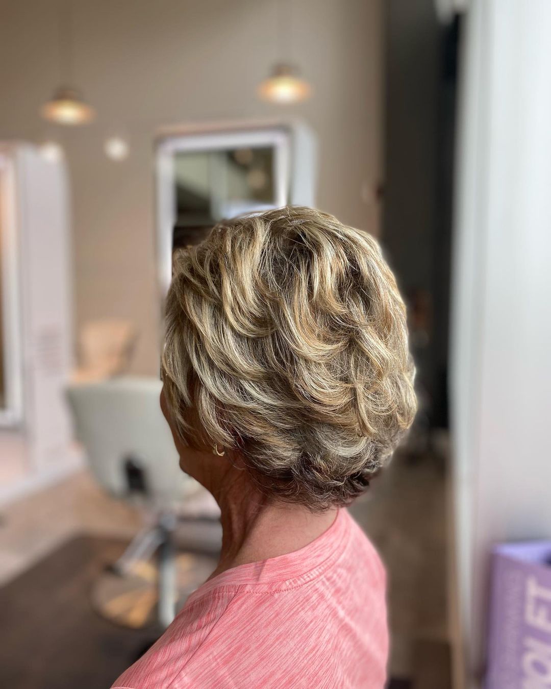 coupe pixie plumeuse et volumineuse