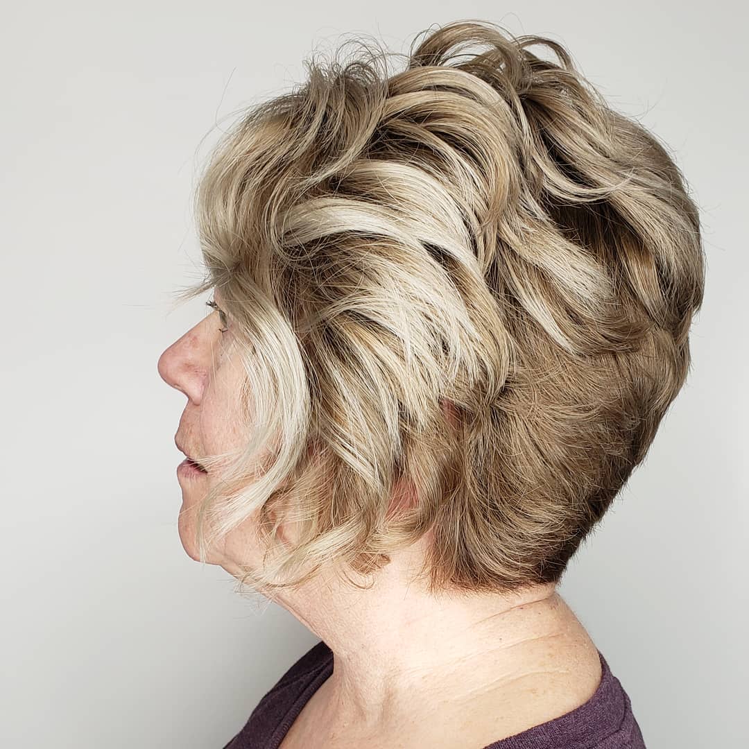 wavy stacked inverted bob