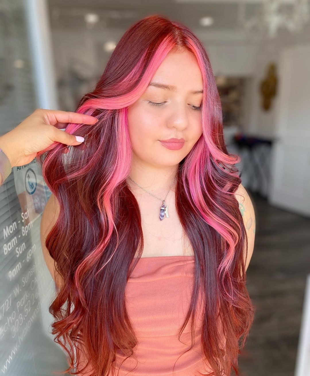 cabelo ruivo com moeda cor-de-rosa